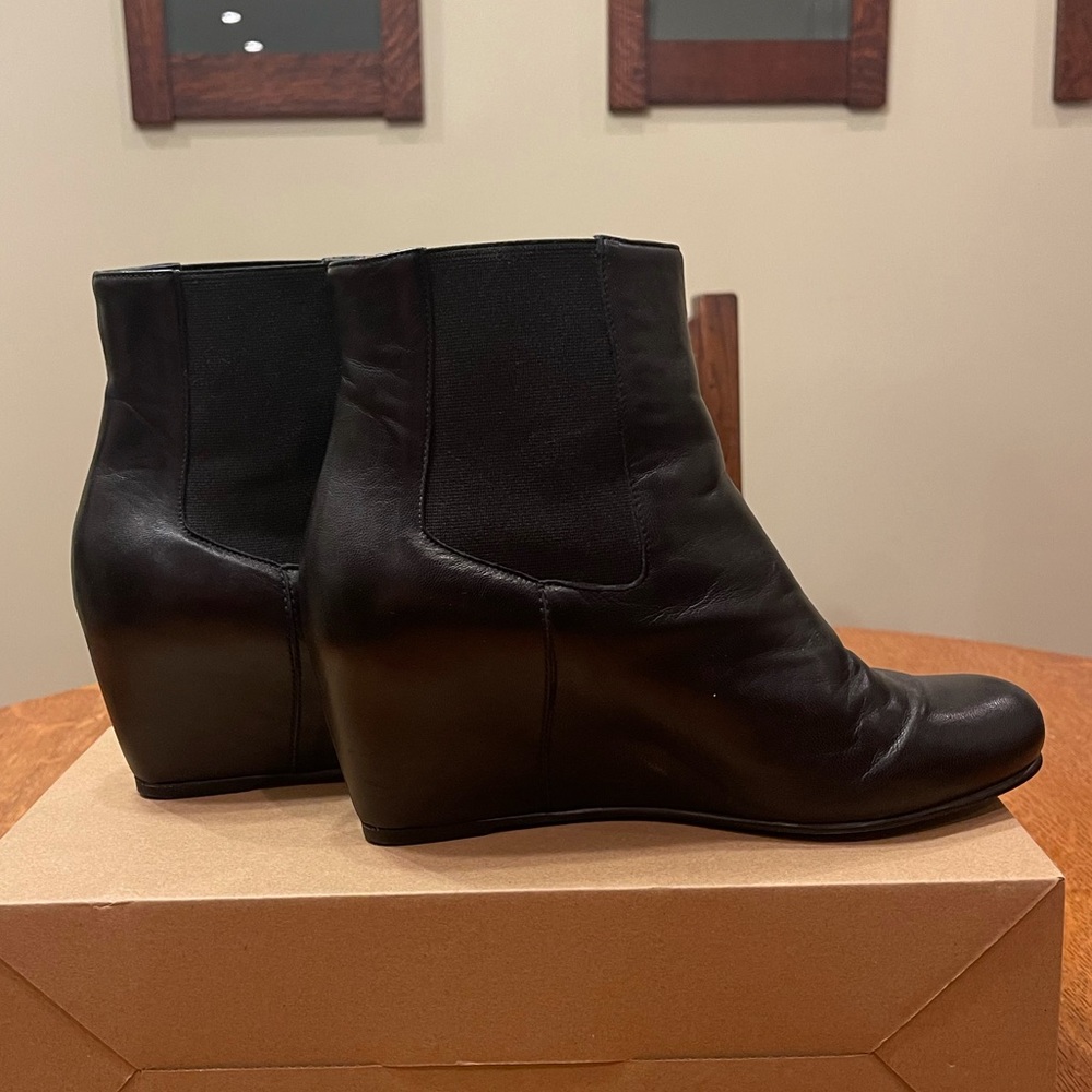 Stuart Weitzman Booties (In Great Condition) - image 1